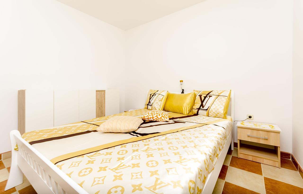 Apartments Mirko I Anda Округ-Доньи Экстерьер фото